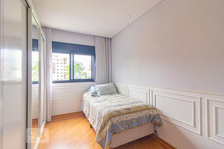 Quarto 1 de apartamento para alugar com 2 quartos, 128m² em Água Verde, Curitiba