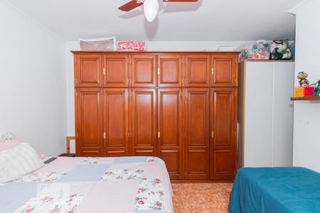 Casa à venda com 240m², 3 quartos e 2 vagasQuarto