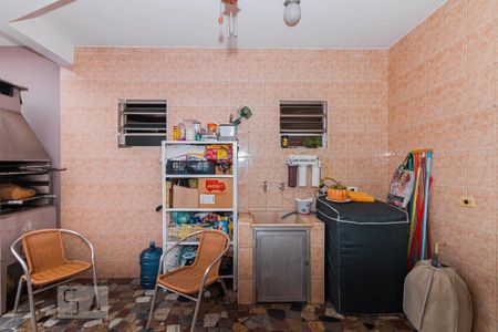 Casa à venda com 240m², 3 quartos e 2 vagasÁrea de Serviço