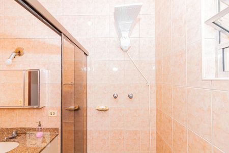 Casa à venda com 240m², 3 quartos e 2 vagasBanheiro