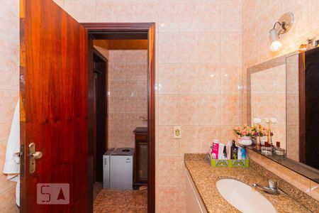 Casa à venda com 240m², 3 quartos e 2 vagasBanheiro