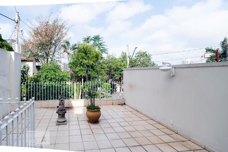 Varanda de casa à venda com 5 quartos, 160m² em Jardim Prudência, São Paulo
