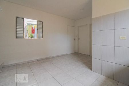 Sala / Cozinha de Casa com 2 quartos, 35m² Vila Gustavo