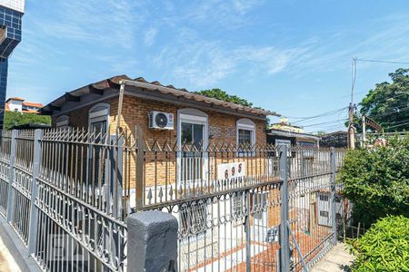 Casa à venda com 100m², 3 quartos e 1 vaga Casa à venda com 100m², 3 quartos e 1 vagaFachada