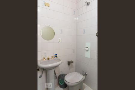 Casa à venda com 170m², 3 quartos e 2 vagas Casa à venda com 170m², 3 quartos e 2 vagasEdícula/banheiro da suíte