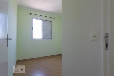 Quarto 1 de apartamento para alugar com 2 quartos, 48m² em Vila Liviero, São Paulo