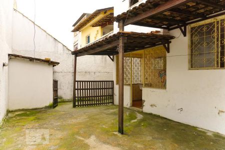 Casa para alugar com 200m², 4 quartos e 1 vagaQuintal