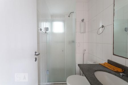 Banheiro de apartamento à venda com 3 quartos, 61m² em Vila Antonieta, São Paulo