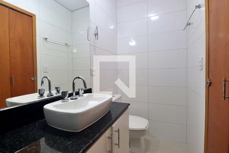 Casa de condomínio para alugar com 235m², 3 quartos e 3 vagasBanheiro do Quarto 3 - Suíte