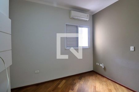 Casa de condomínio para alugar com 235m², 3 quartos e 3 vagasQuarto 3 - Suíte