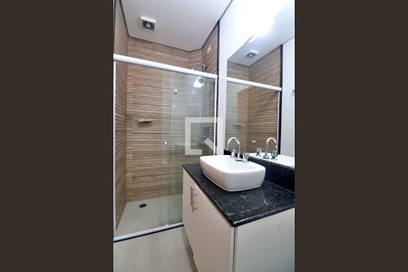 Casa de condomínio para alugar com 235m², 3 quartos e 3 vagasBanheiro do Quarto 3 - Suíte