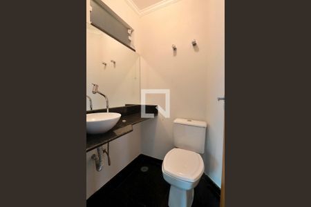 Casa de condomínio para alugar com 235m², 3 quartos e 3 vagasLavabo