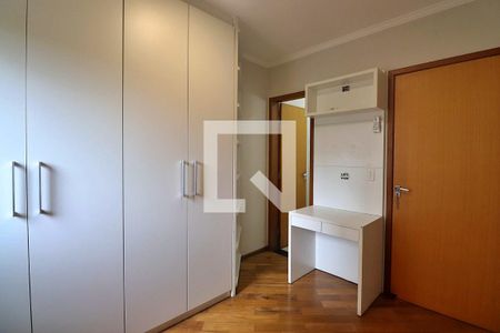 Casa de condomínio para alugar com 235m², 3 quartos e 3 vagasQuarto 2 - Suíte