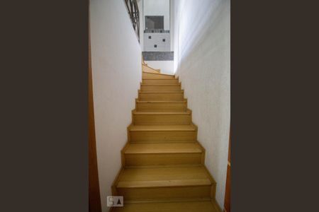 Casa à venda com 405m², 5 quartos e sem vaga Casa à venda com 405m², 5 quartos e sem vagaescada acesso quartos 4 e 5