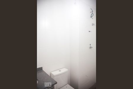 Banheiro de apartamento para alugar com 1 quarto, 28m² em República, São Paulo