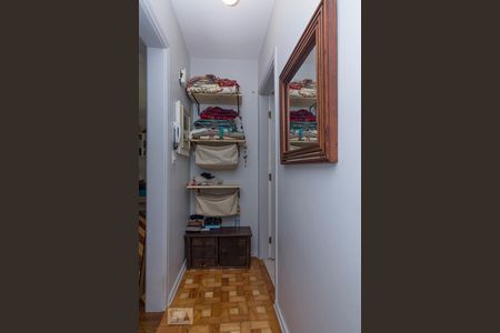 Apartamento à venda com 90m², 1 quarto e 1 vaga Apartamento à venda com 90m², 1 quarto e 1 vagaCorredor Entrada Banheiro