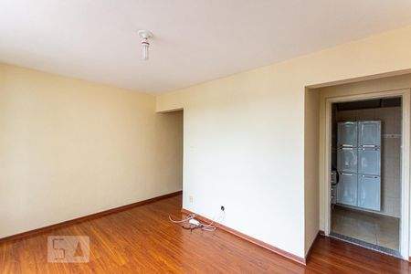 Apartamento para alugar com 100m², 3 quartos e sem vaga Apartamento para alugar com 100m², 3 quartos e sem vagaSala