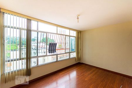 Apartamento para alugar com 100m², 3 quartos e sem vaga Apartamento para alugar com 100m², 3 quartos e sem vagaSala