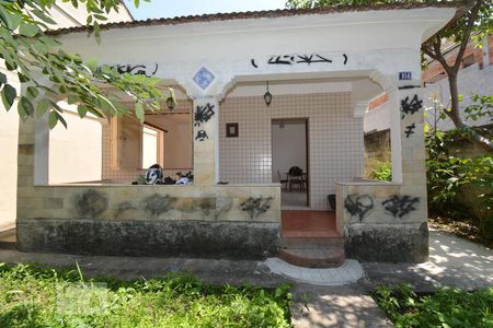 Casa para alugar com 73m², 2 quartos e sem vagaFachada