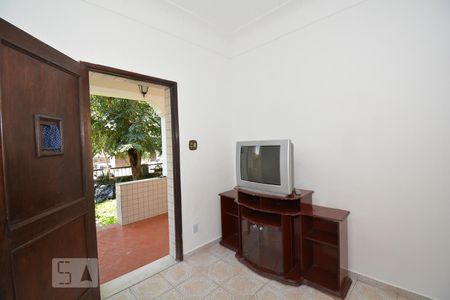 Sala de casa para alugar com 2 quartos, 73m² em Vila Valqueire, Rio de Janeiro