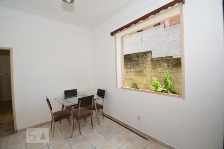 Sala de casa para alugar com 2 quartos, 73m² em Vila Valqueire, Rio de Janeiro