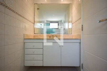 Apartamento à venda com 121m², 3 quartos e 2 vagas Apartamento à venda com 121m², 3 quartos e 2 vagasBanheiro suíte 1
