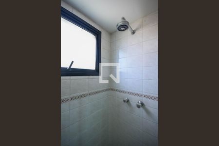 Apartamento à venda com 121m², 3 quartos e 2 vagas Apartamento à venda com 121m², 3 quartos e 2 vagasChuveiro do banheiro da suíte 1