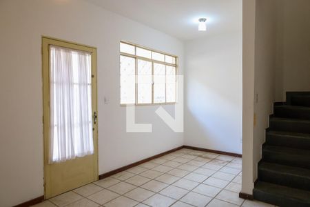 Casa de condomínio para alugar com 55m², 2 quartos e sem vaga Casa de condomínio para alugar com 55m², 2 quartos e sem vagaSala