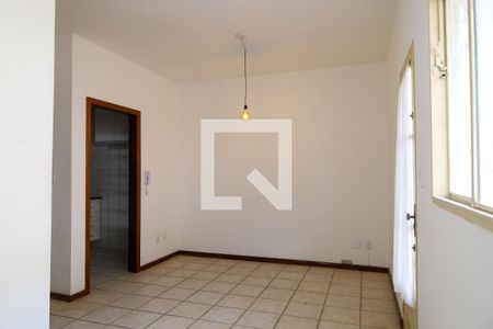 Casa de condomínio para alugar com 55m², 2 quartos e sem vaga Casa de condomínio para alugar com 55m², 2 quartos e sem vagaSala