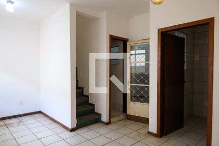 Casa de condomínio para alugar com 55m², 2 quartos e sem vaga Casa de condomínio para alugar com 55m², 2 quartos e sem vagaSala