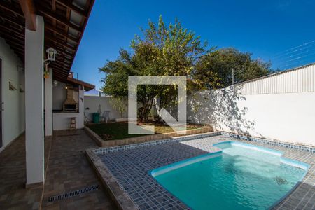Casa à venda com 312m², 3 quartos e 3 vagasPiscina