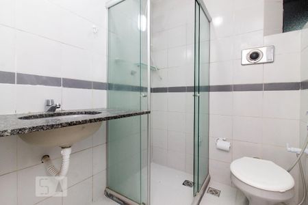 banheiro social de apartamento para alugar com 3 quartos, 88m² em Costa Azul, Salvador