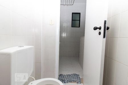 banheiro dependencia de apartamento para alugar com 3 quartos, 88m² em Costa Azul, Salvador