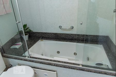 Casa à venda com 148m², 3 quartos e 1 vagaBanheira