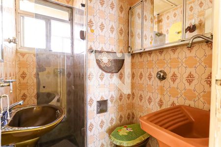 Banheiro de apartamento para alugar com 2 quartos, 46m² em Del Castilho, Rio de Janeiro