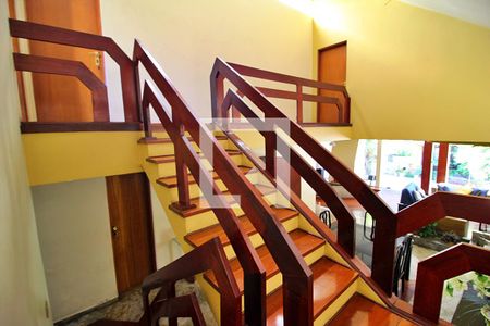 Escada de casa à venda com 4 quartos, 322m² em Vila Homero Thon, Santo André