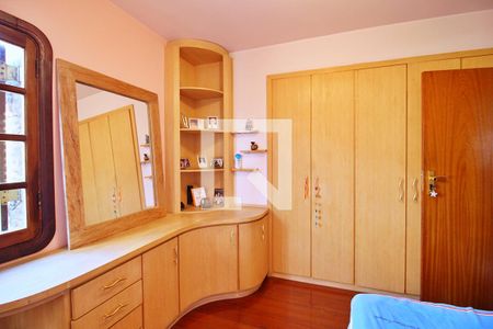 Casa à venda com 322m², 4 quartos e 4 vagasQuarto 2