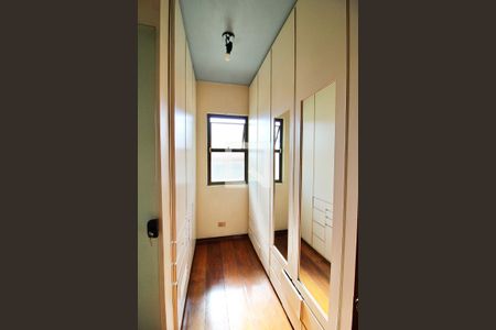 Casa à venda com 322m², 4 quartos e 4 vagasCloset