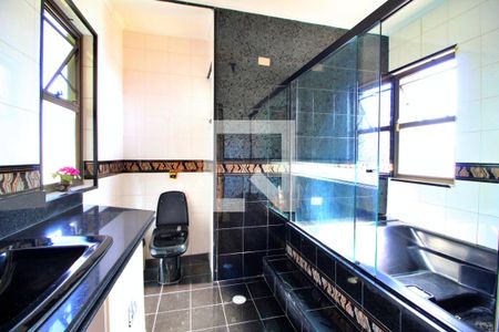 Casa à venda com 322m², 4 quartos e 4 vagasBanheiro da Suíte