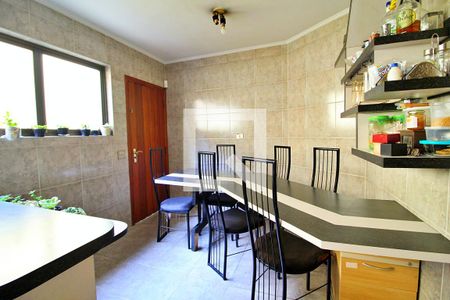 Casa à venda com 322m², 4 quartos e 4 vagasCozinha