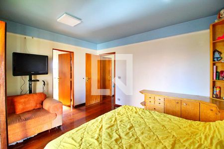 Casa à venda com 322m², 4 quartos e 4 vagasQuarto Suíte