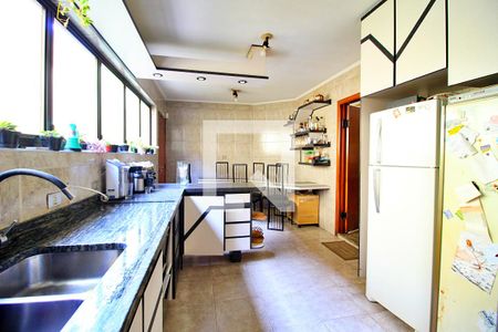 Casa à venda com 322m², 4 quartos e 4 vagasCozinha