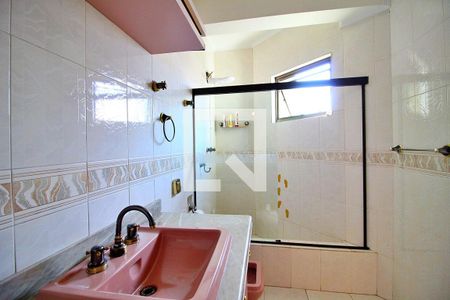 Casa à venda com 322m², 4 quartos e 4 vagasBanheiro