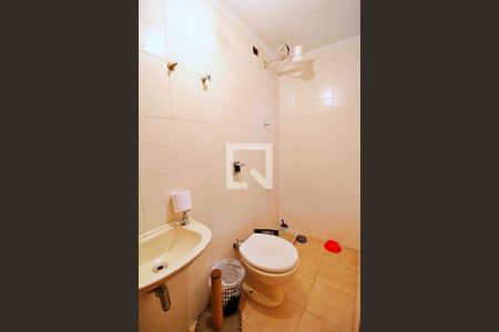 Casa à venda com 322m², 4 quartos e 4 vagasBanheiro de Serviço