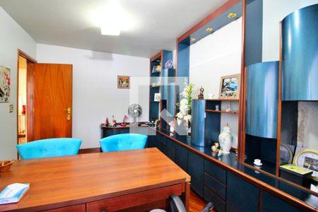 Casa à venda com 322m², 4 quartos e 4 vagasEscritório