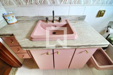 Casa à venda com 322m², 4 quartos e 4 vagasBanheiro