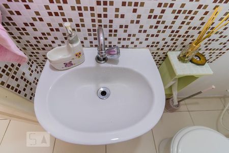 Detalhe banheiro de casa de condomínio à venda com 2 quartos, 91m² em Vila Granada, São Paulo