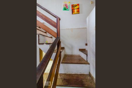 Escada de casa à venda com 3 quartos, 204m² em Tristeza, Porto Alegre