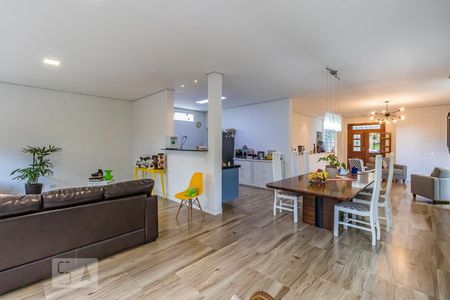 Sala de casa para alugar com 3 quartos, 285m² em São Fernando Residência, Barueri