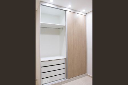 Apartamento para alugar com 55m², 2 quartos e 1 vaga Apartamento para alugar com 55m², 2 quartos e 1 vagaSuíte - armário